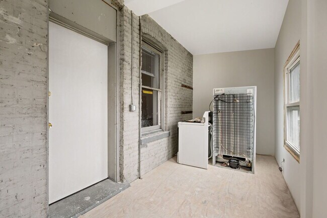 Building Photo - 6112 S Ingleside Ave