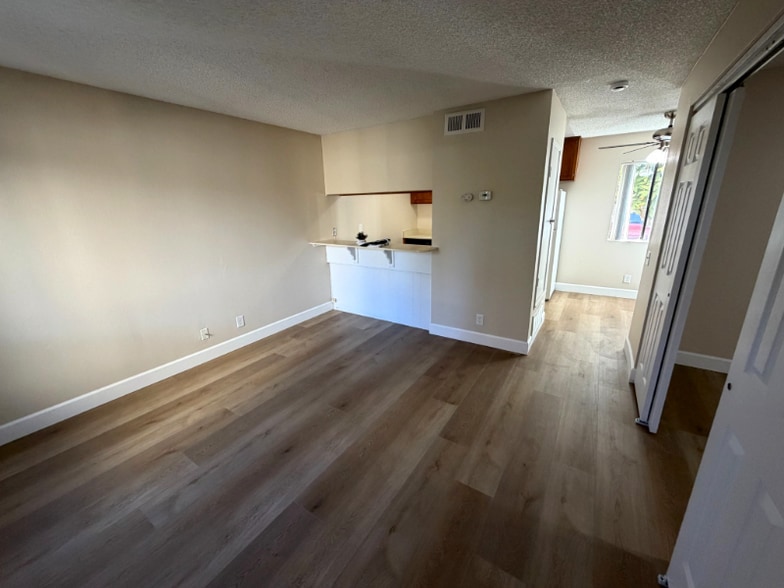 Building Photo - 360 N San Antonio Ave