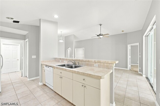 Building Photo - 25925 Pebblecreek Dr
