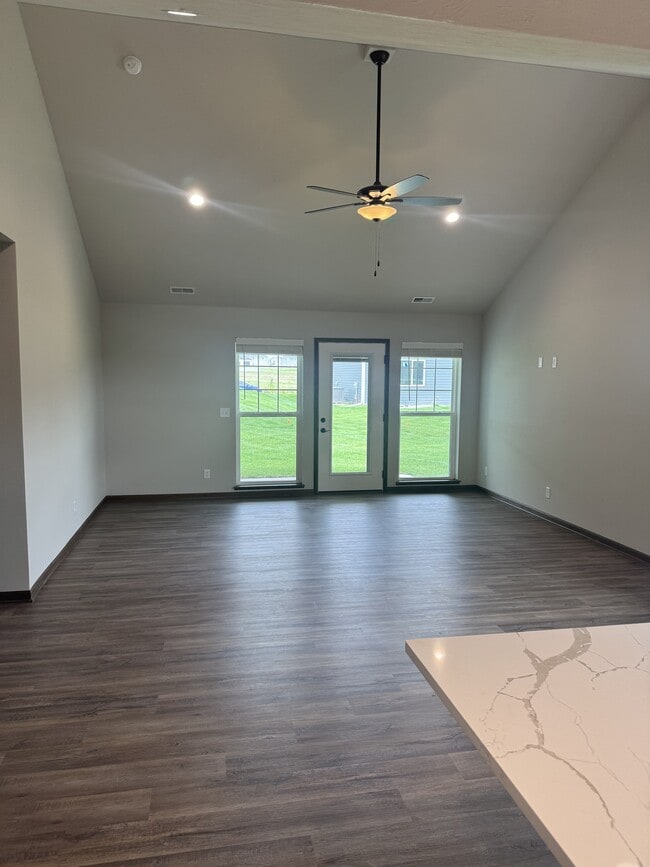 Building Photo - 120 W Ida Ln