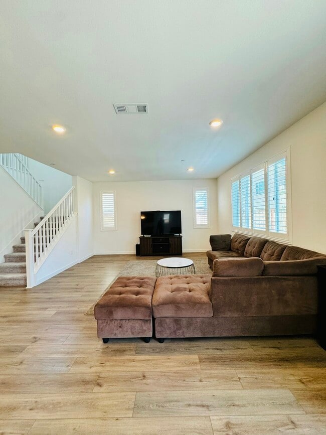 Building Photo - 5473 Guenoc Valley Ln