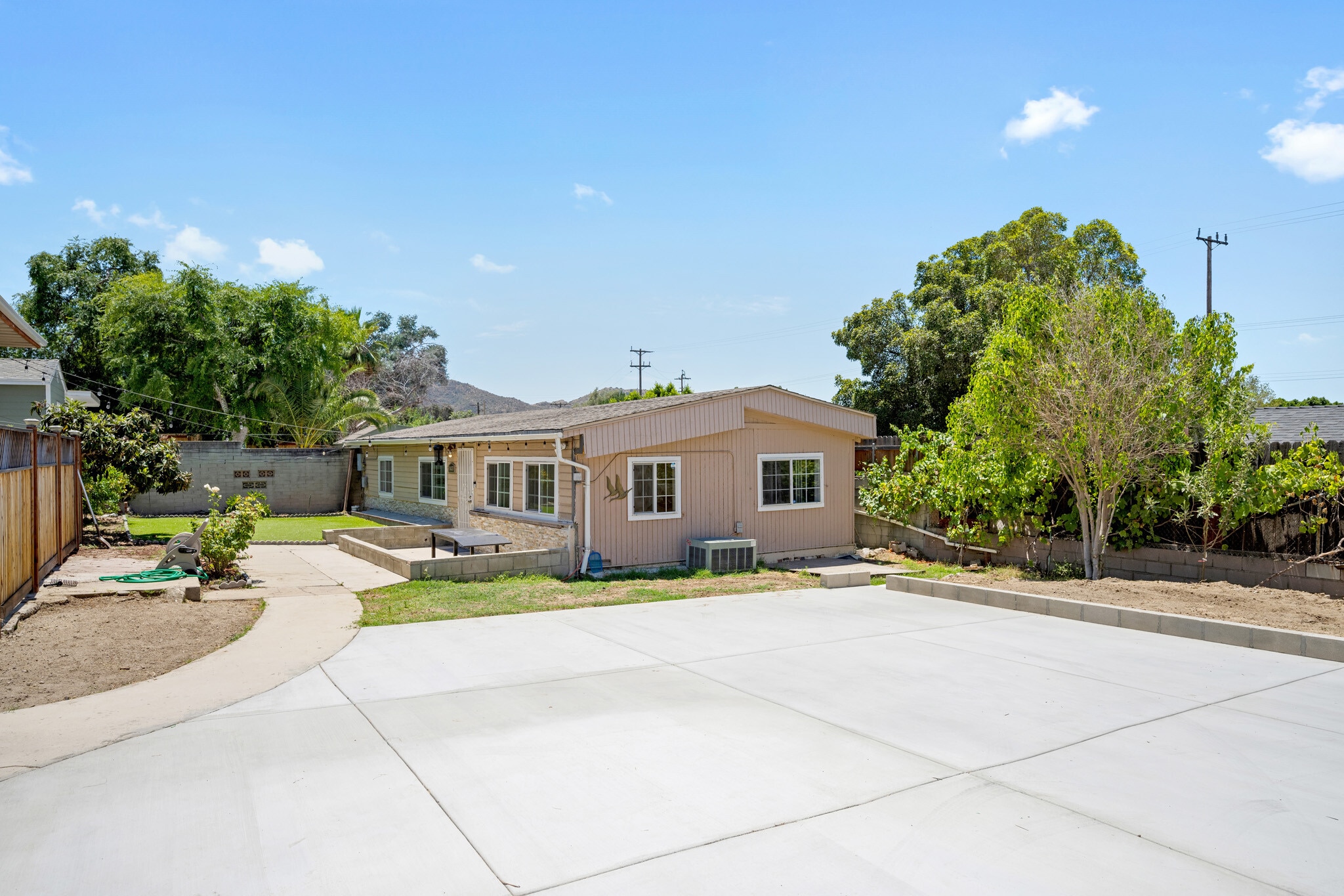 Building Photo - 10617 Wilsey Ave