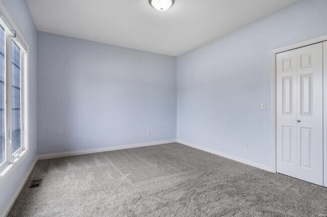Building Photo - 625 Perolla Dr