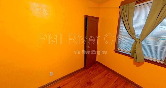 Building Photo - 237 E 21st St