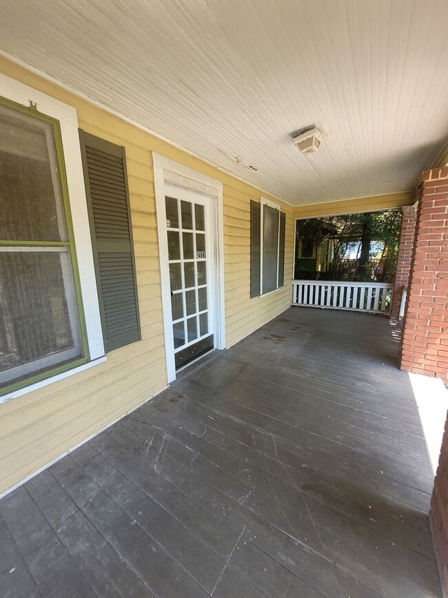 Building Photo - Charming 2BR Home in the Heart of the Hist...