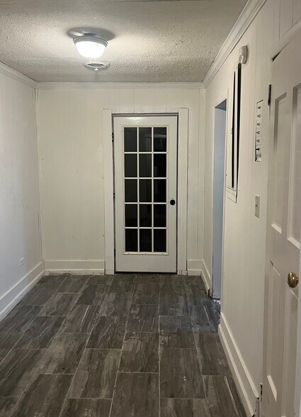 Building Photo - 3917 Bloomfield Dr