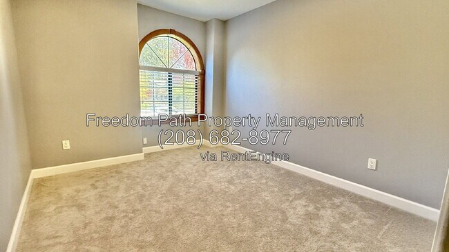 Building Photo - 116 S Dart St