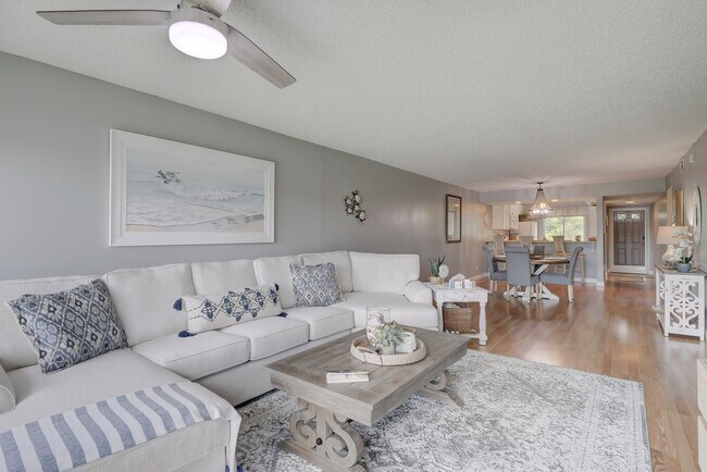 Building Photo - 154 Palm Dr