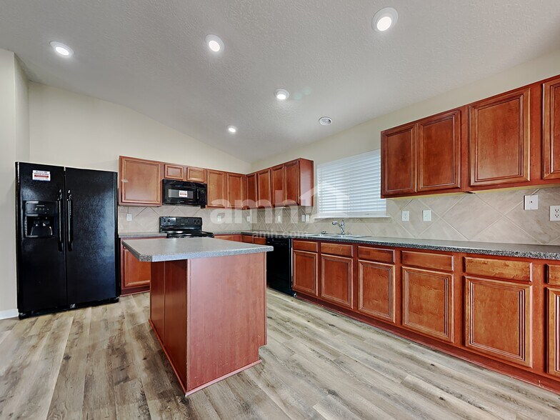 Building Photo - 12336 Deersong Dr N