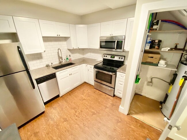 Building Photo - 180 Ledgewood Cir