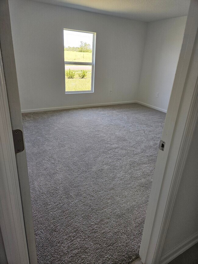 Master Room 1 - 2414 McKinley Dr