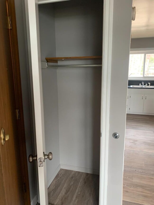 Building Photo - 855 Butternut Dr