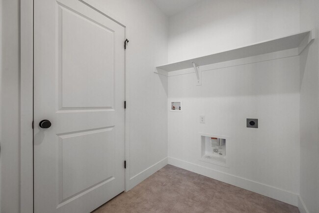 Building Photo - Brand-New 3 Bed, 2 Bath Townhome in Spanish Fork!