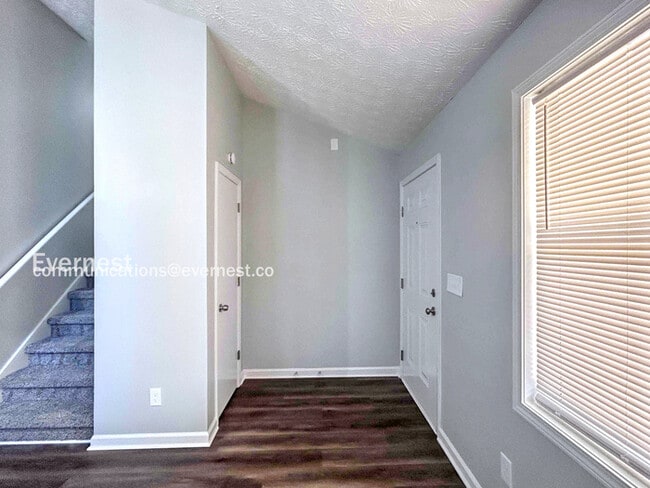 Building Photo - 2083 Phillips Rd