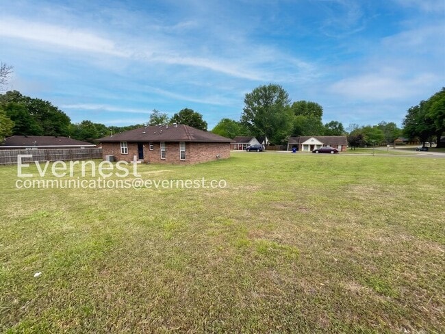 Building Photo - 3565 Corsica Dr