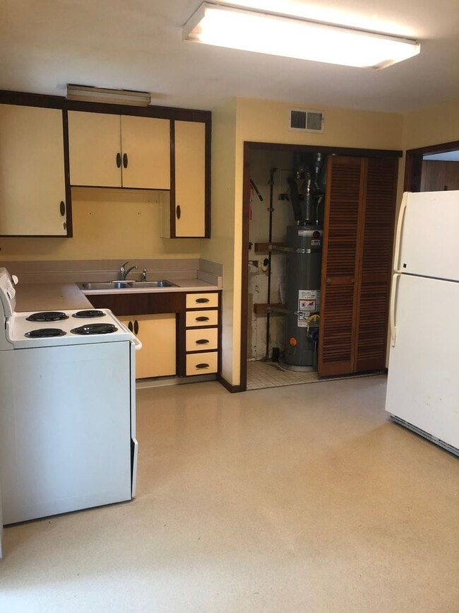 Building Photo - Arcata 3 Bedroom 1 Bath House
