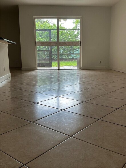 Building Photo - 3321 Quail Close