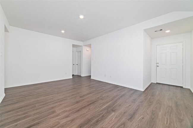 Building Photo - 27022 Vis Fld Dr