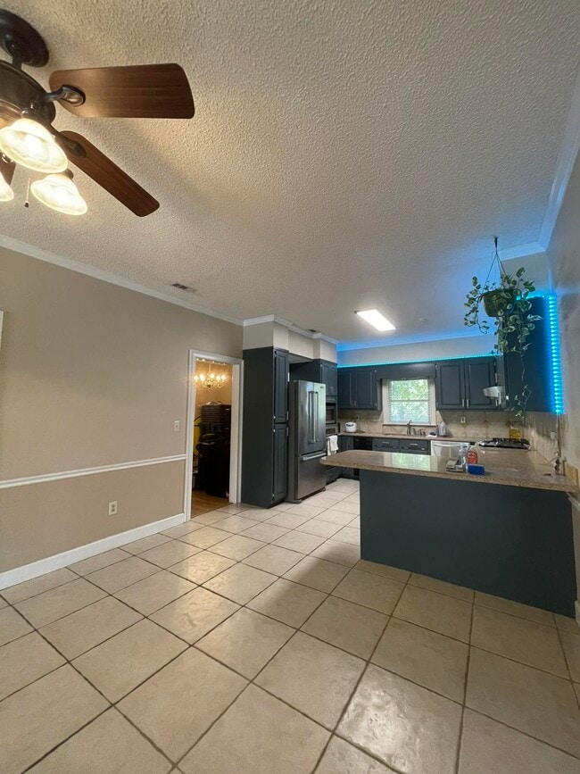 Building Photo - 4901 Meadowood Cir