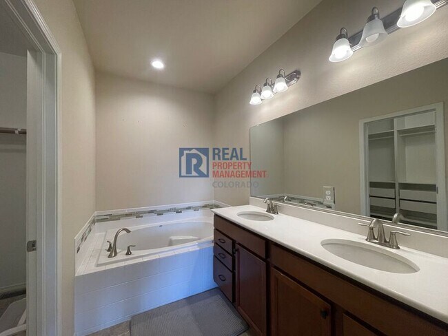Building Photo - 10470 Mount Emerald Dr