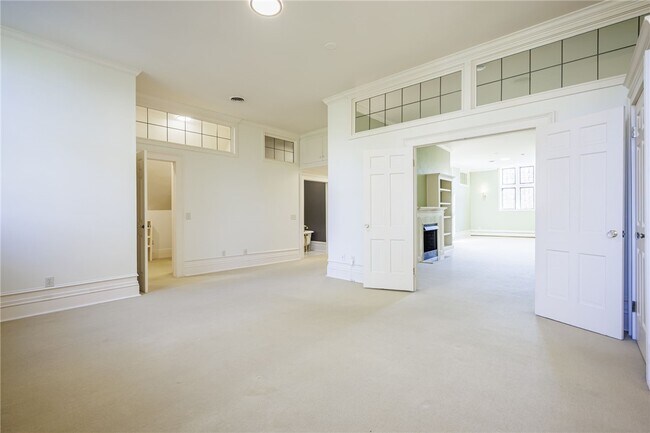 Building Photo - 901 East Ave