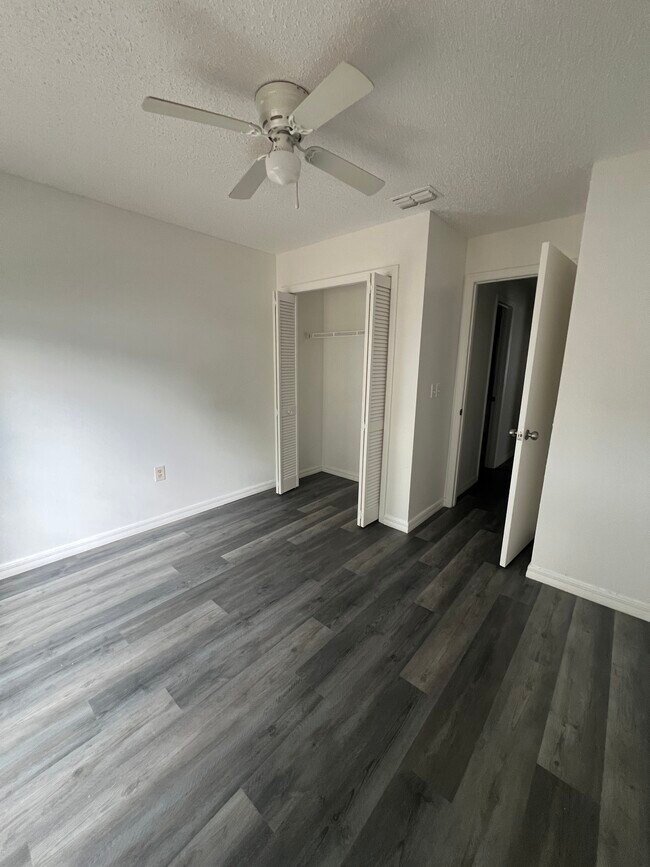 Building Photo - 667 Lake Dexter Cir