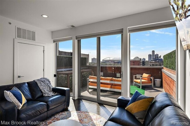 Building Photo - 284 Alfred St