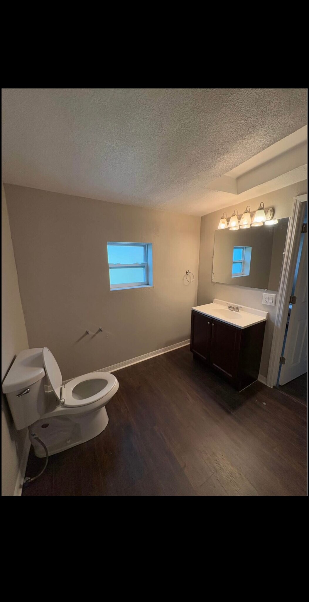 Building Photo - 515 E Morgan St