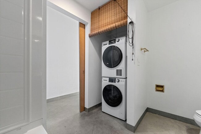 Building Photo - 700 N Washington Ave