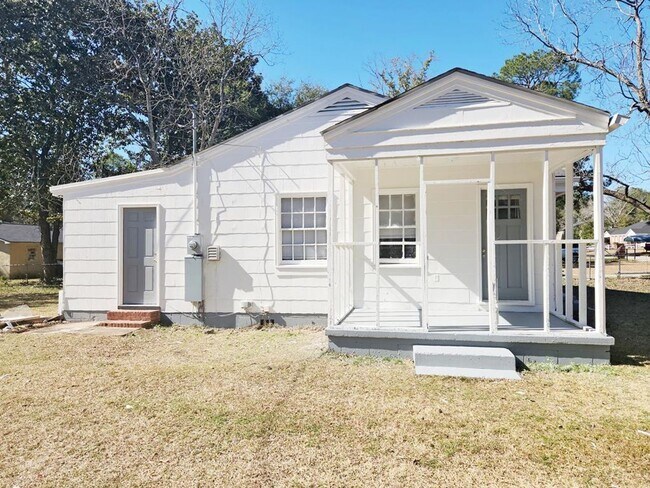 Primary Photo - 1200 W Lincoln Ave