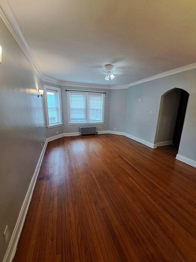 Building Photo - 3 bedroom in Chicago IL 60649