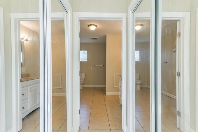 Building Photo - 11 Lyncrest Dr