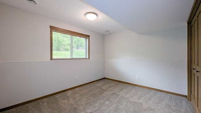 Building Photo - 4 bedroom, 3 bathroom Home