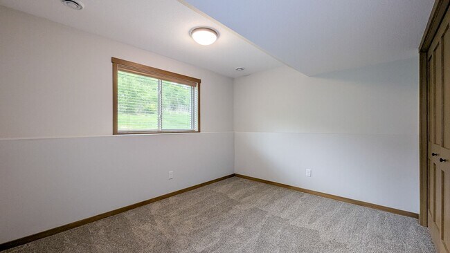 Building Photo - Modern 4-bed, 3-bath Single-Family Home Lo...