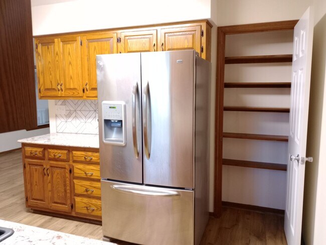 Building Photo - Charming 3 Bedroom, 2 Bath Single Family H...