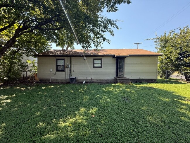 Building Photo - 1301 E Avenue H