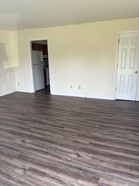 Building Photo - 301 Alice Dr