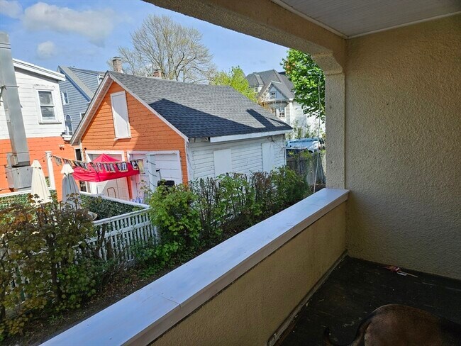 Building Photo - 462 Lincoln St