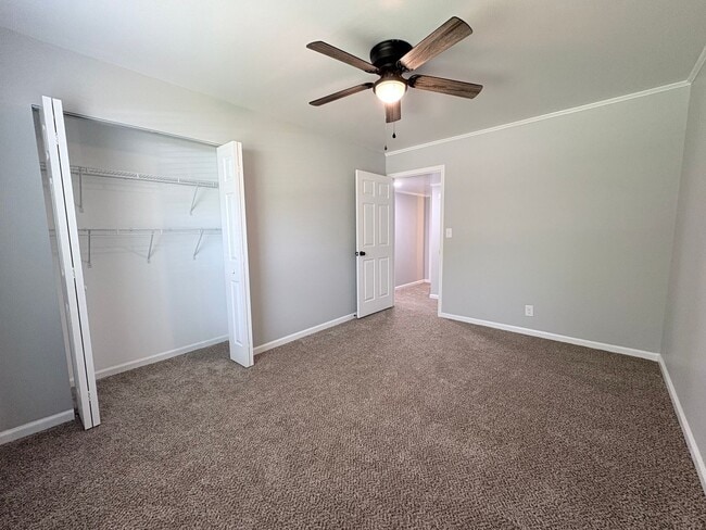 Building Photo - Newly Renovated 3 Bedroom 2 Bath w/ Flex Room Located in a Sought-after Neighborhood!