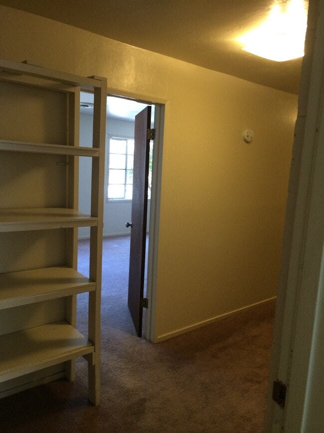 Building Photo - Home located steps from Downtown Davis & Campus