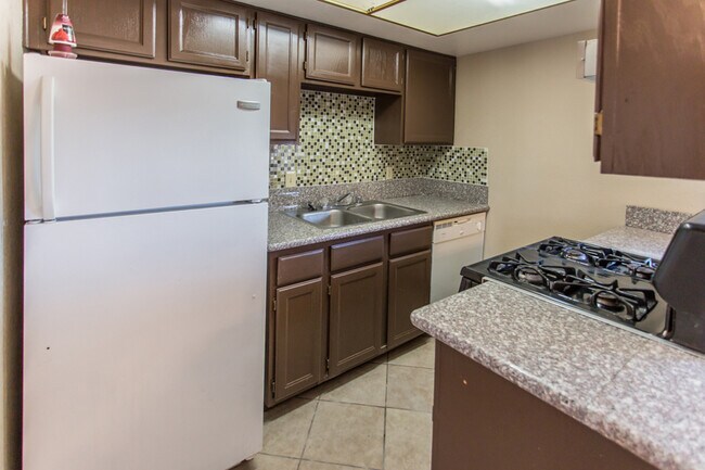 Building Photo - 588 Sellers Pl