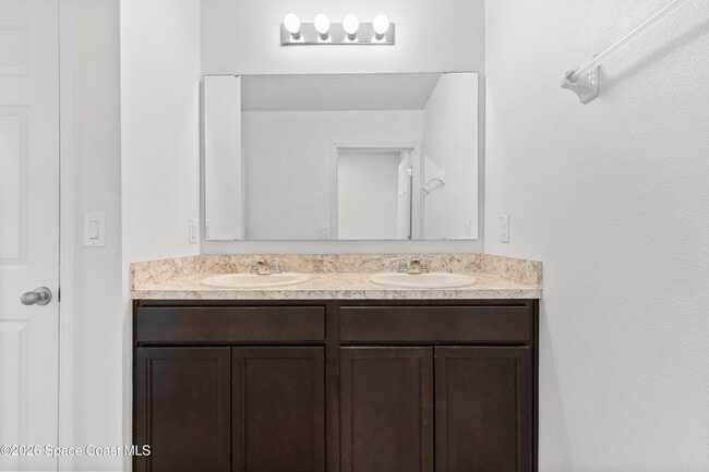 Building Photo - 402 Moray Dr