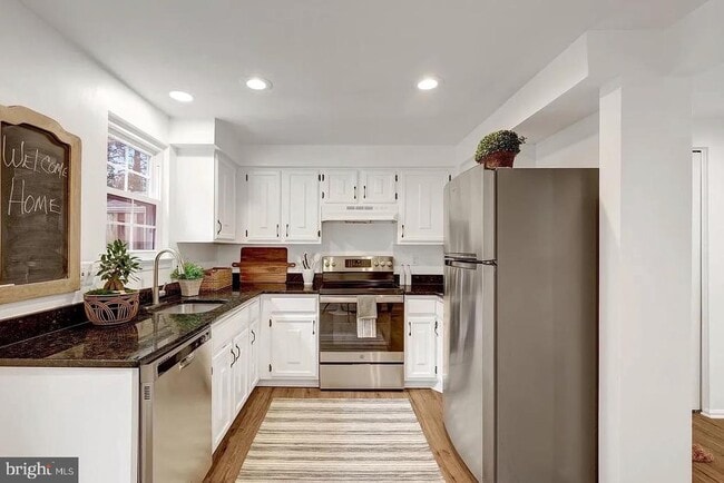 Building Photo - 37 Alden Ct