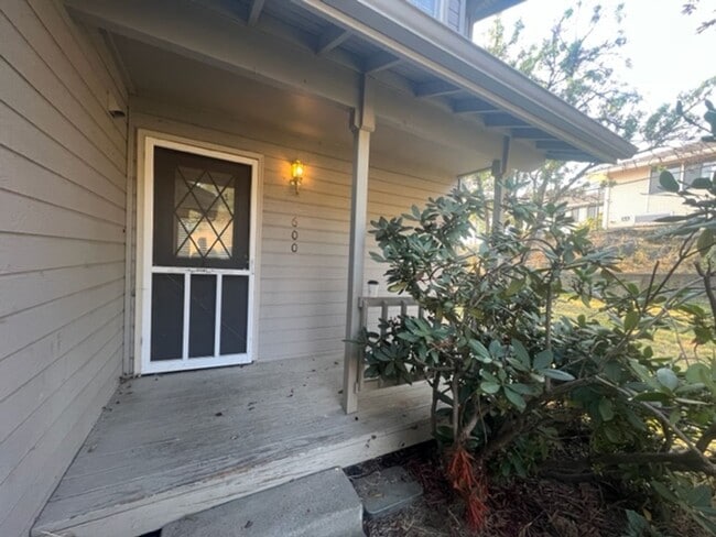 Building Photo - 600-602 Scenic Dr