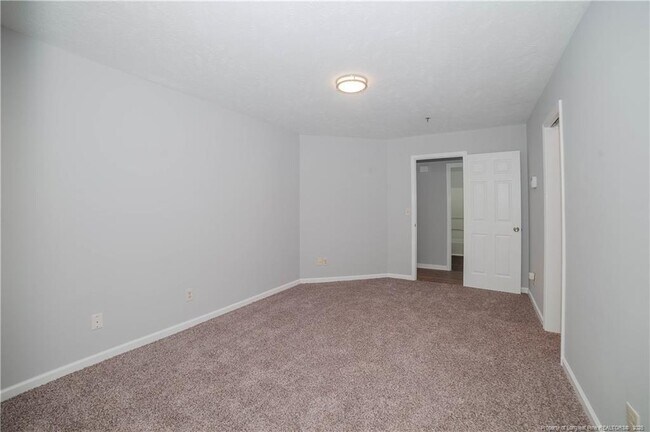 Building Photo - 974 Stewarts Creek Dr