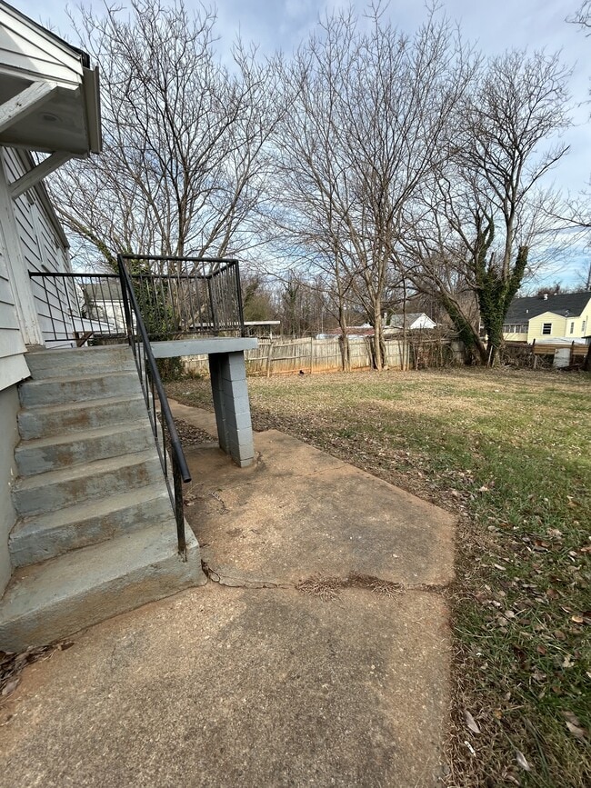 Building Photo - 202 Morgan St