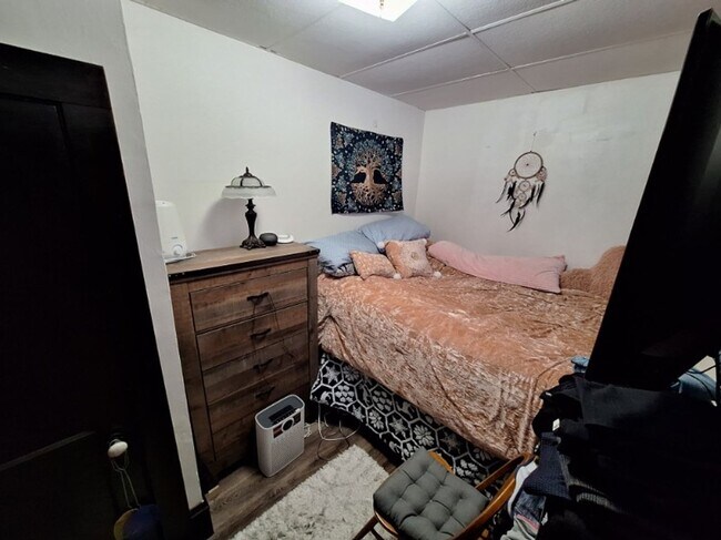 Building Photo - Cute 1 Bedroom 1 Bath Apartment On The Nor...