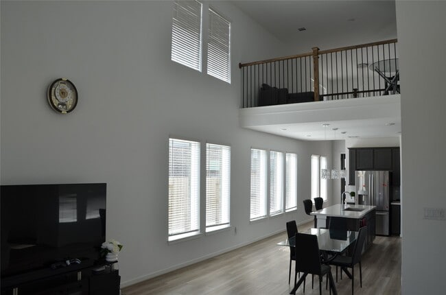 Building Photo - 9639 Lily Vis Ln