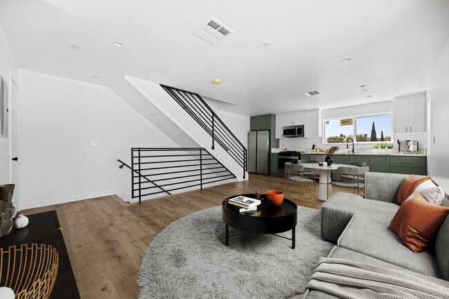 Building Photo - 6830 Hazeltine Ave