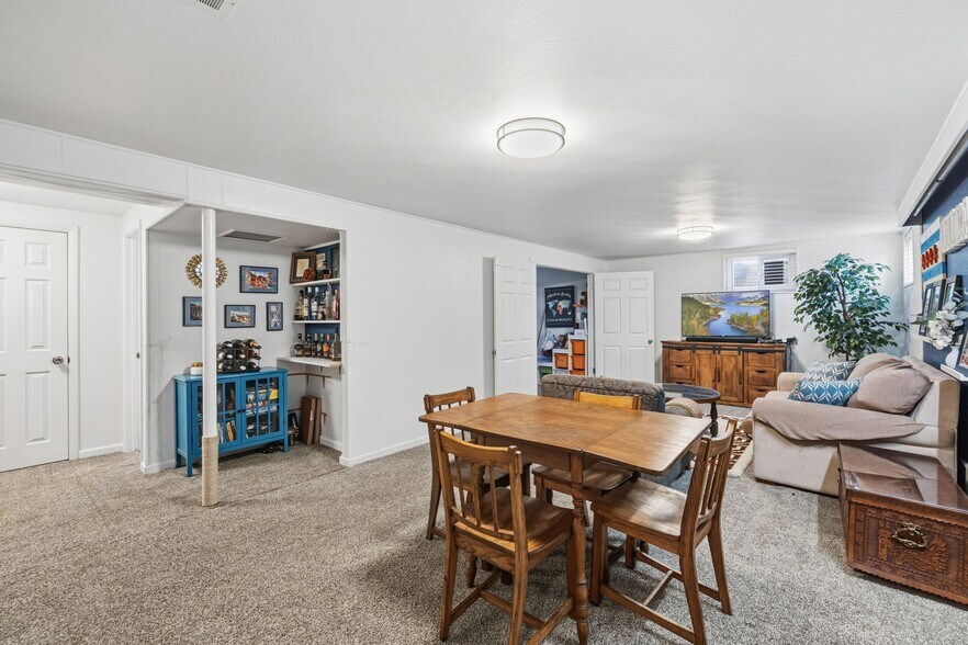 Building Photo - 6146 S Josephine Way